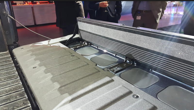 Illustration for article titled Here's Exactly How The 2019 GMC Sierra's Six-Way Tailgate Works